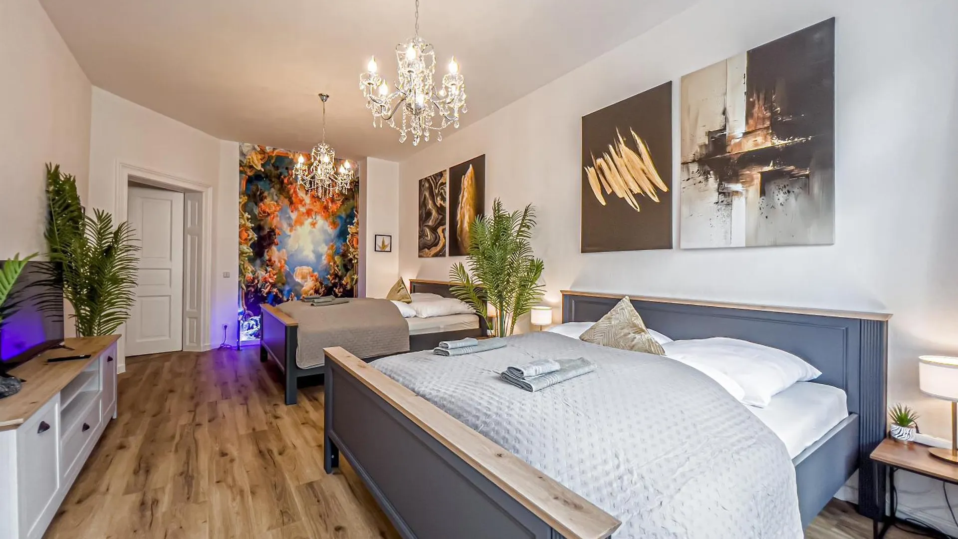 Apartment Grosse 3 Schlafzimmer Unterkunft Mit Kueche, Bad, Waschmaschine & Balkon Am Zoo Leipzig