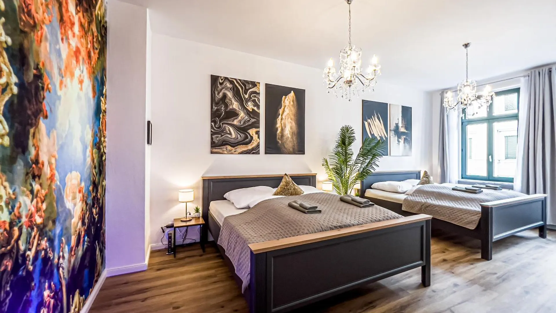 Grosse 3 Schlafzimmer Unterkunft Mit Kueche, Bad, Waschmaschine & Balkon Am Zoo contacts