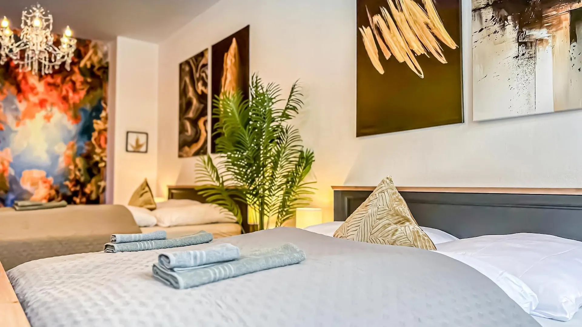 Grosse 3 Schlafzimmer Unterkunft Mit Kueche, Bad, Waschmaschine & Balkon Am Zoo Leipzig Apartment