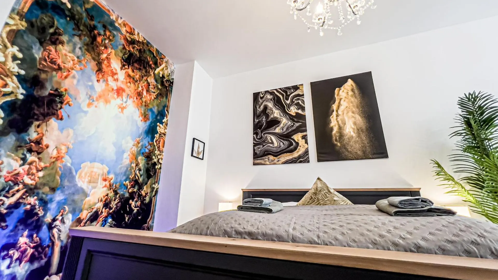 Grosse 3 Schlafzimmer Unterkunft Mit Kueche, Bad, Waschmaschine & Balkon Am Zoo Leipzig 0*,  Germany