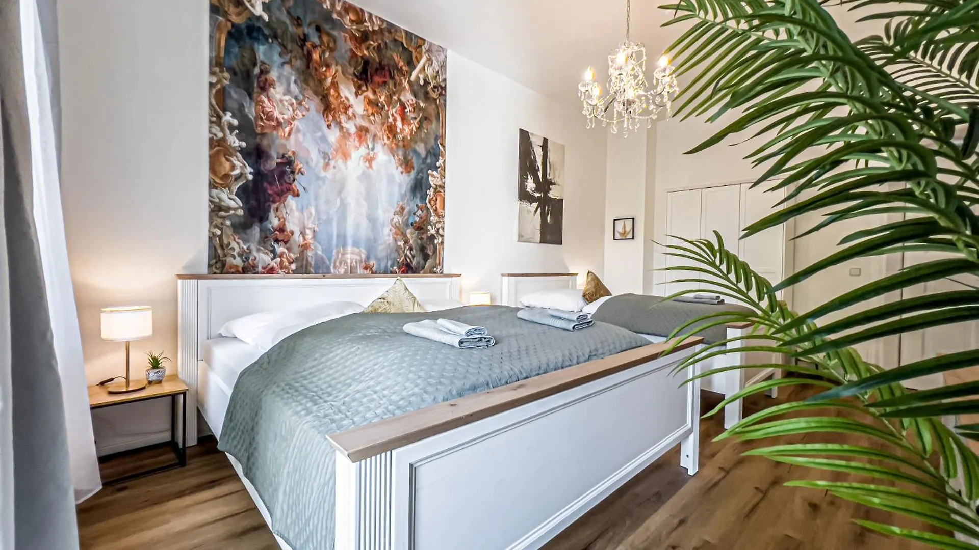 Grosse 3 Schlafzimmer Unterkunft Mit Kueche, Bad, Waschmaschine & Balkon Am Zoo Leipzig 0*,  Germany