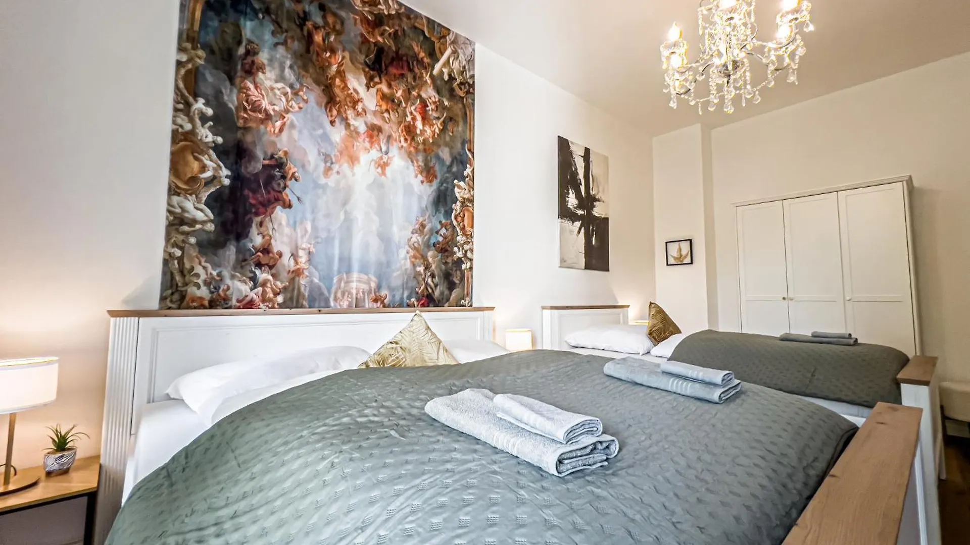 Grosse 3 Schlafzimmer Unterkunft Mit Kueche, Bad, Waschmaschine & Balkon Am Zoo Leipzig Apartment