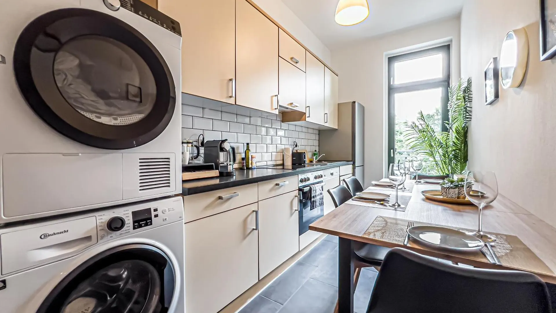 Grosse 3 Schlafzimmer Unterkunft Mit Kueche, Bad, Waschmaschine & Balkon Am Zoo Leipzig Germany